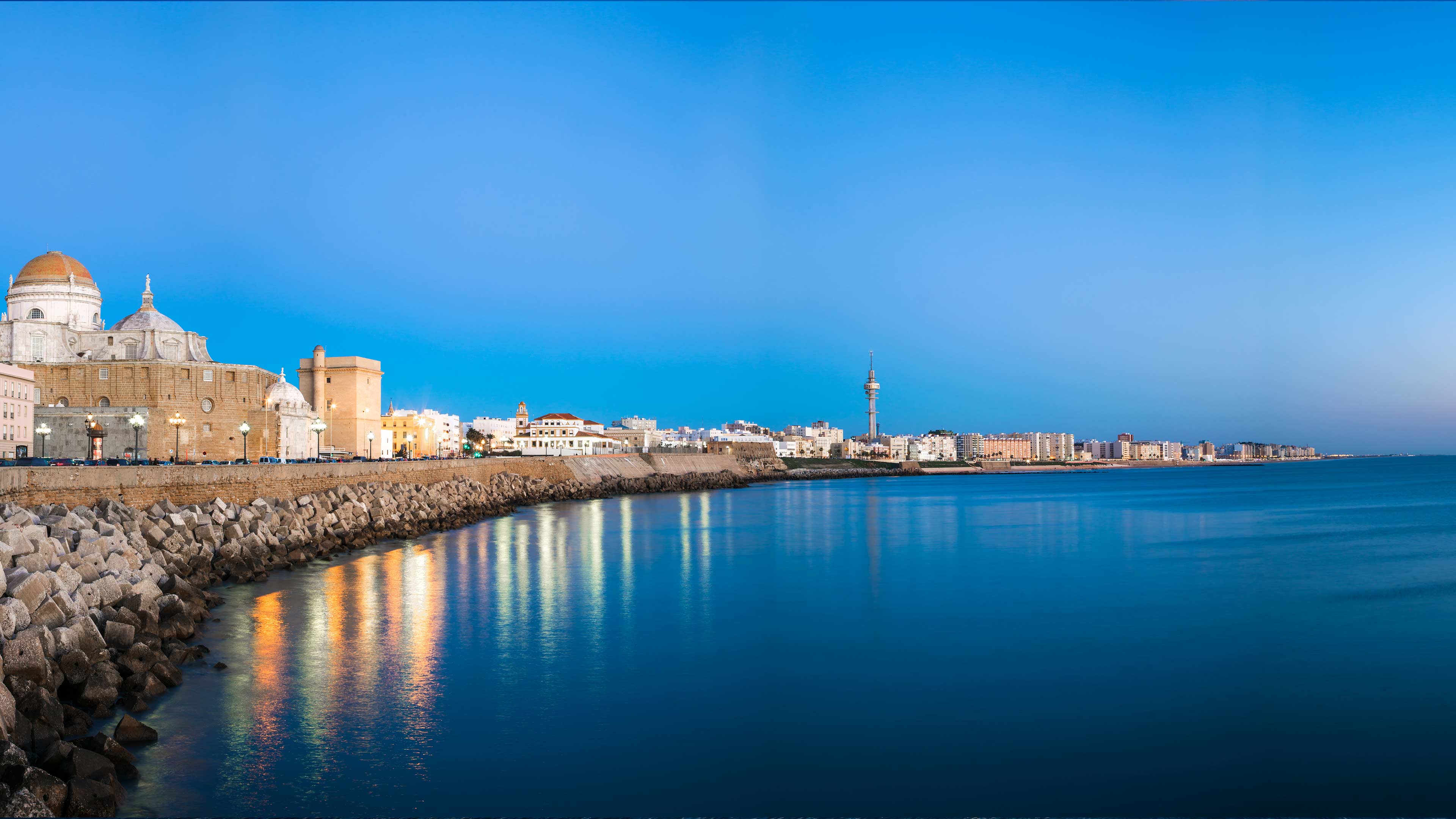 Cadiz spain elegant coastline